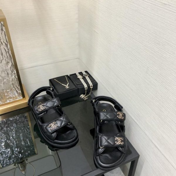 repliche,replica,perfette,siti di,affidabili,migliori siti,dove comprare,1:1,scarpe da ginnastica Sandali in velcro CHANEL 2024 di alta qualità