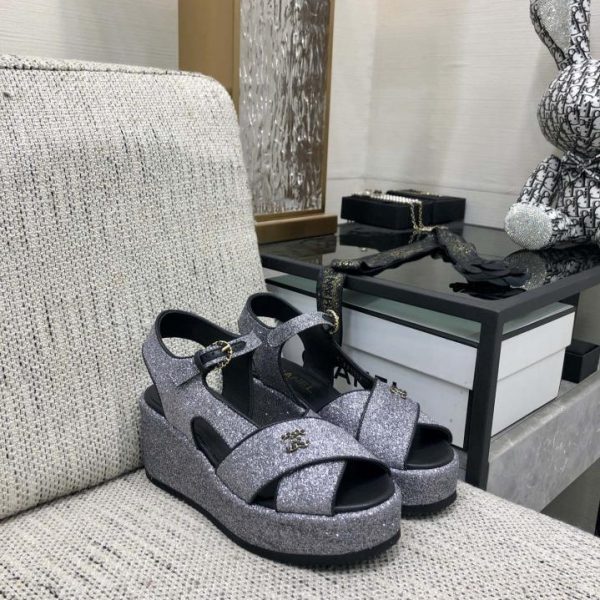 repliche,replica,perfette,siti di,affidabili,migliori siti,dove comprare,1:1,scarpe da ginnastica Sandali con suola spessa a bocca di pesce stile passerella CHANEL 2024 di alta qualità