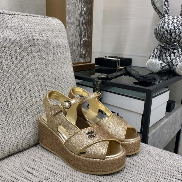 repliche,replica,perfette,siti di,affidabili,migliori siti,dove comprare,1:1,scarpe da ginnastica Sandali con suola spessa a bocca di pesce stile passerella CHANEL 2024 di alta qualità