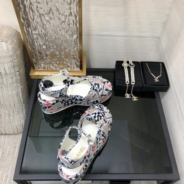 repliche,replica,perfette,siti di,affidabili,migliori siti,dove comprare,1:1,scarpe da ginnastica Sandali CHANEL di alta qualità con suola spessa a bocca di pesce in stile passerella