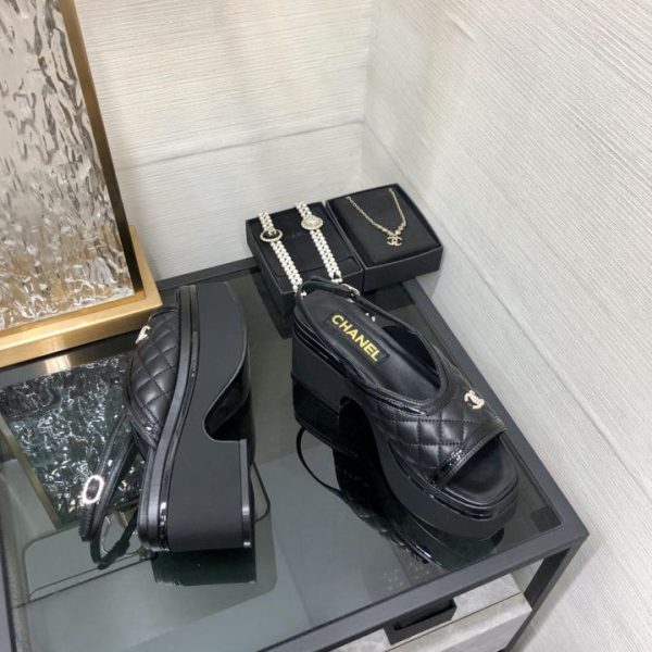repliche,replica,perfette,siti di,affidabili,migliori siti,dove comprare,1:1,scarpe da ginnastica Sandali con suola spessa in stile passerella CHANEL2023 di alta qualità