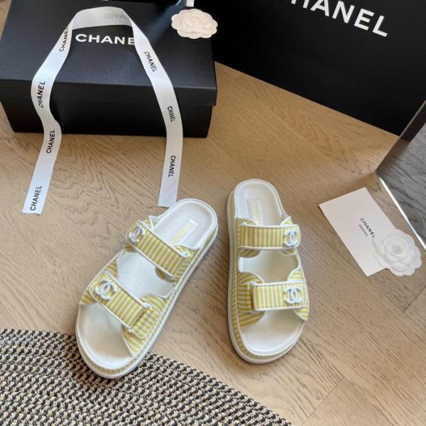 repliche,replica,perfette,siti di,affidabili,migliori siti,dove comprare,1:1,scarpe da ginnastica Chanel 24 sandali diavolo in feltro nuovo colore