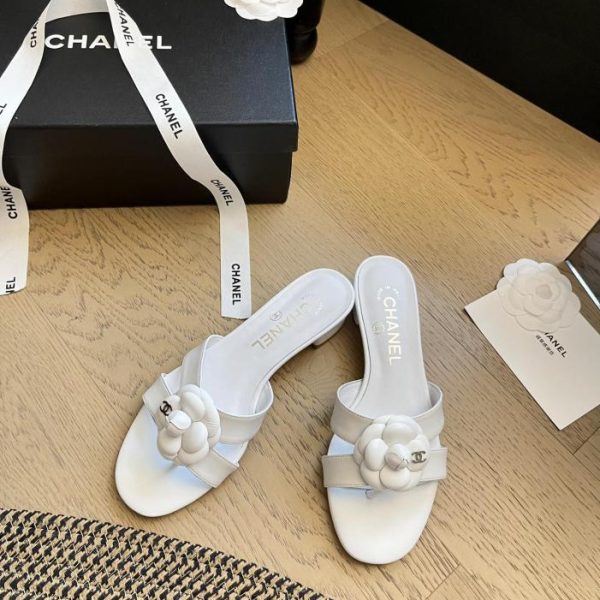 repliche,replica,perfette,siti di,affidabili,migliori siti,dove comprare,1:1,scarpe da ginnastica Pantofole Chanel 24P con tacco largo camelia