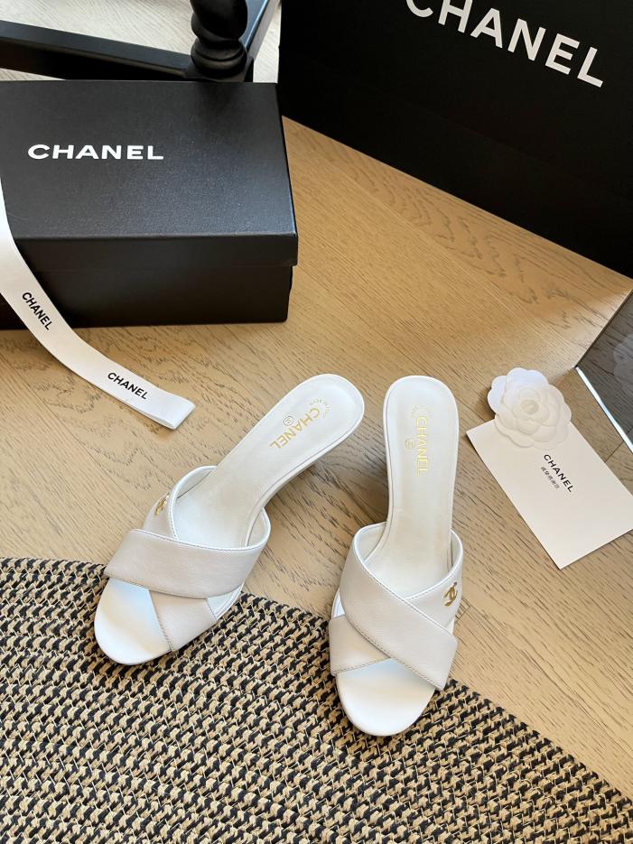 repliche,replica,perfette,siti di,affidabili,migliori siti,dove comprare,1:1,scarpe da ginnastica Chanel 24P primavera ed estate perle con bottone doppia C repliche,replica,perfette,siti di,affidabili,migliori siti,dove comprare,1:1,scarpe da ginnastica Chanel 24P primavera ed estate perle con bottone doppia C