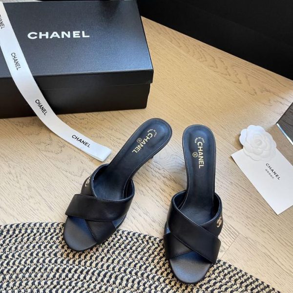 repliche,replica,perfette,siti di,affidabili,migliori siti,dove comprare,1:1,scarpe da ginnastica Chanel 24P primavera ed estate perle con bottone doppia C