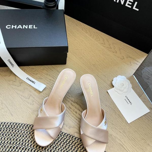 repliche,replica,perfette,siti di,affidabili,migliori siti,dove comprare,1:1,scarpe da ginnastica Chanel 24P primavera ed estate perle con bottone doppia C