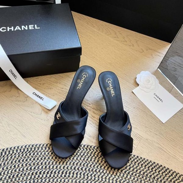 repliche,replica,perfette,siti di,affidabili,migliori siti,dove comprare,1:1,scarpe da ginnastica Chanel 24P primavera ed estate perle con bottone doppia C