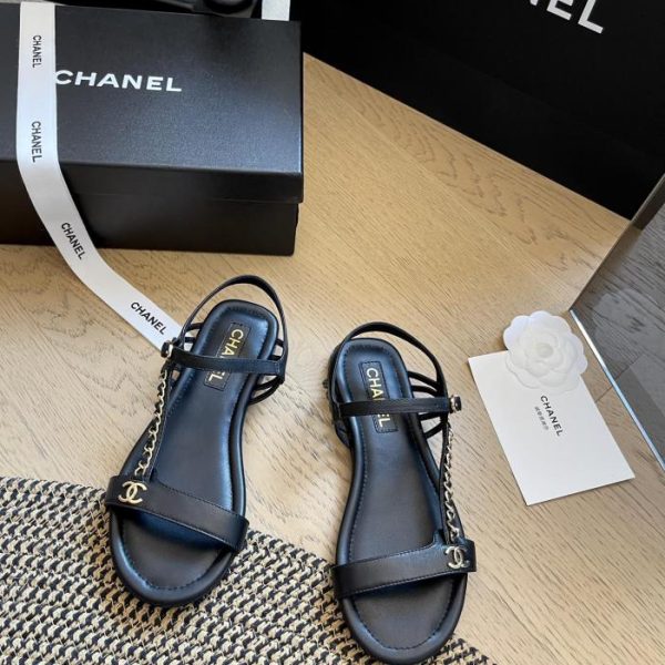 repliche,replica,perfette,siti di,affidabili,migliori siti,dove comprare,1:1,scarpe da ginnastica Sandali piatti Chanel 24S primaverili ed estivi con catena