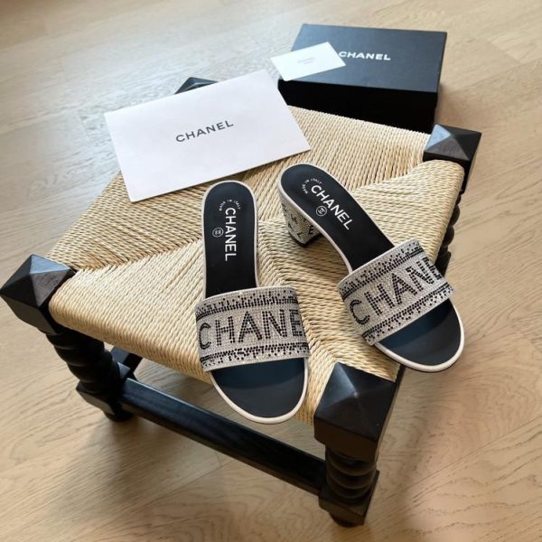 repliche,replica,perfette,siti di,affidabili,migliori siti,dove comprare,1:1,scarpe da ginnastica Pantofole Chanel di inizio primavera con diamanti