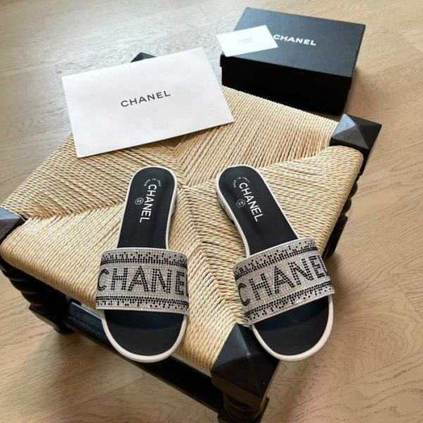 repliche,replica,perfette,siti di,affidabili,migliori siti,dove comprare,1:1,scarpe da ginnastica Pantofole Chanel di inizio primavera con diamanti