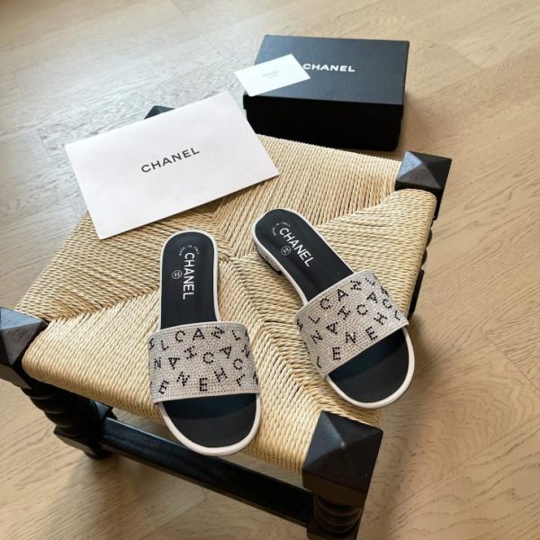 repliche,replica,perfette,siti di,affidabili,migliori siti,dove comprare,1:1,scarpe da ginnastica Pantofole Chanel di inizio primavera con diamanti