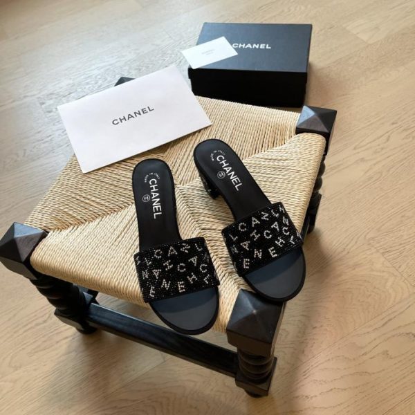repliche,replica,perfette,siti di,affidabili,migliori siti,dove comprare,1:1,scarpe da ginnastica Pantofole Chanel di inizio primavera con diamanti
