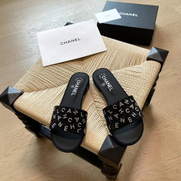 repliche,replica,perfette,siti di,affidabili,migliori siti,dove comprare,1:1,scarpe da ginnastica Pantofole Chanel di inizio primavera con diamanti