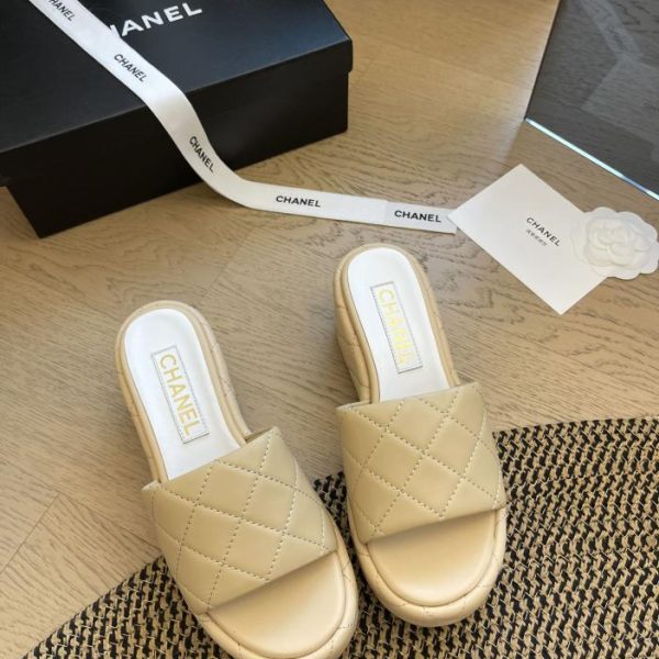 repliche,replica,perfette,siti di,affidabili,migliori siti,dove comprare,1:1,scarpe da ginnastica Chanel 24P nuove pantofole con diamanti con suola spessa