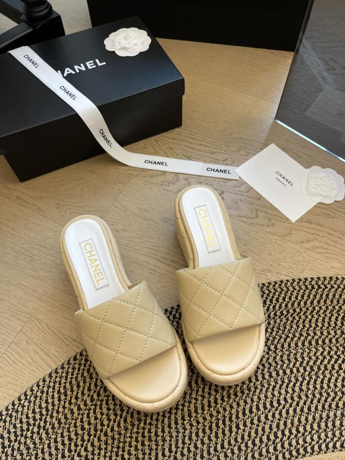 repliche,replica,perfette,siti di,affidabili,migliori siti,dove comprare,1:1,scarpe da ginnastica Chanel 24P nuove pantofole con diamanti con suola spessa repliche,replica,perfette,siti di,affidabili,migliori siti,dove comprare,1:1,scarpe da ginnastica Chanel 24P nuove pantofole con diamanti con suola spessa