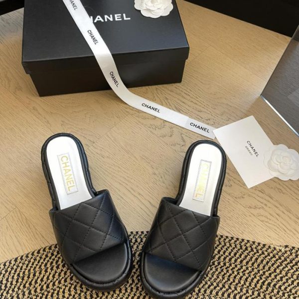 Chanel 24P nuove pantofole con diamanti con suola spessa