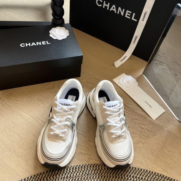 repliche,replica,perfette,siti di,affidabili,migliori siti,dove comprare,1:1,scarpe da ginnastica Scarpe Chanel 24P Corner King Dad in oro e argento