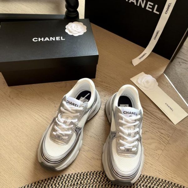 repliche,replica,perfette,siti di,affidabili,migliori siti,dove comprare,1:1,scarpe da ginnastica Scarpe Chanel 24P Corner King Dad in oro e argento