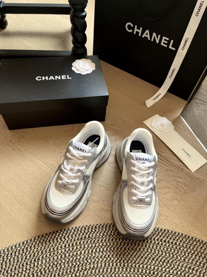 repliche,replica,perfette,siti di,affidabili,migliori siti,dove comprare,1:1,scarpe da ginnastica Scarpe Chanel 24P Corner King Dad in oro e argento repliche,replica,perfette,siti di,affidabili,migliori siti,dove comprare,1:1,scarpe da ginnastica Scarpe Chanel 24P Corner King Dad in oro e argento