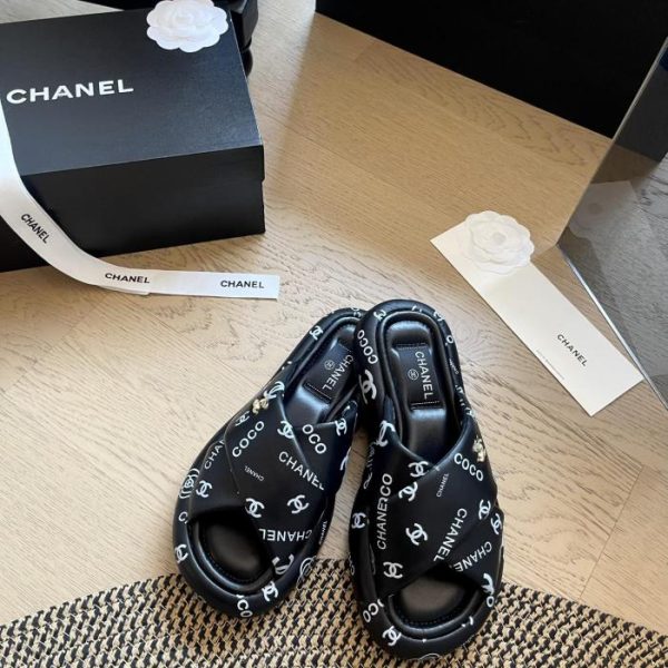 repliche,replica,perfette,siti di,affidabili,migliori siti,dove comprare,1:1,scarpe da ginnastica Chanel nuove pantofole incrociate di inizio primavera