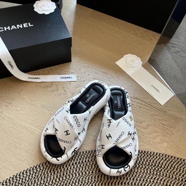 repliche,replica,perfette,siti di,affidabili,migliori siti,dove comprare,1:1,scarpe da ginnastica Chanel nuove pantofole incrociate di inizio primavera