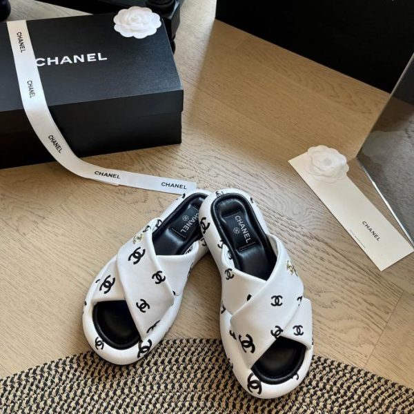 repliche,replica,perfette,siti di,affidabili,migliori siti,dove comprare,1:1,scarpe da ginnastica Chanel nuove pantofole incrociate di inizio primavera