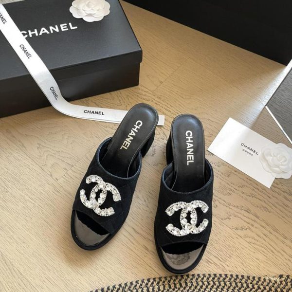 repliche,replica,perfette,siti di,affidabili,migliori siti,dove comprare,1:1,scarpe da ginnastica Pantofole con tacco spesso Chanel 24P con bocca di pesce e strass