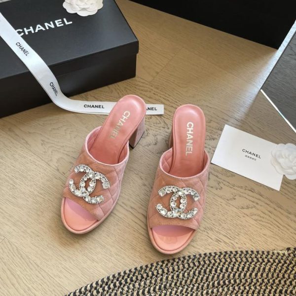 repliche,replica,perfette,siti di,affidabili,migliori siti,dove comprare,1:1,scarpe da ginnastica Pantofole con tacco spesso Chanel 24P con bocca di pesce e strass