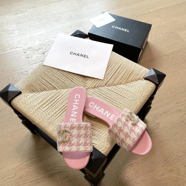 repliche,replica,perfette,siti di,affidabili,migliori siti,dove comprare,1:1,scarpe da ginnastica Chanel 24 nuove pantofole in stile resort di inizio primavera