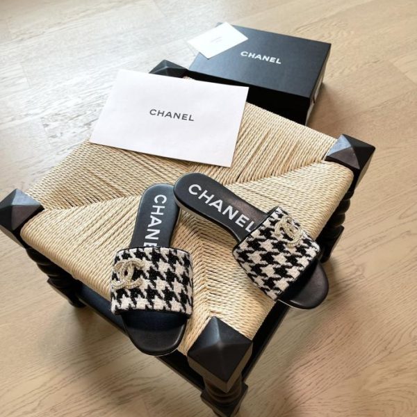 repliche,replica,perfette,siti di,affidabili,migliori siti,dove comprare,1:1,scarpe da ginnastica Chanel 24 nuove pantofole in stile resort di inizio primavera