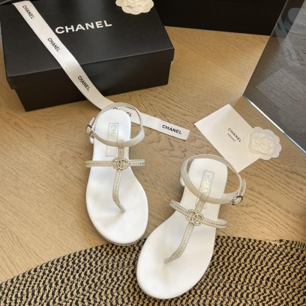 repliche,replica,perfette,siti di,affidabili,migliori siti,dove comprare,1:1,scarpe da ginnastica Sandali Chanel Coco Beach con strass molto venduti
