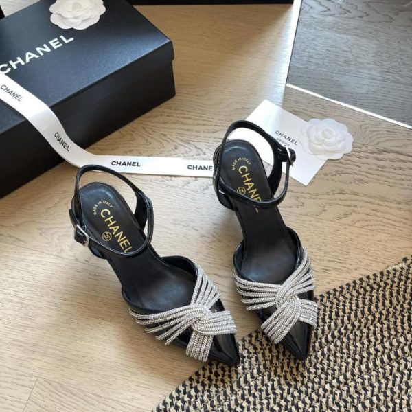 repliche,replica,perfette,siti di,affidabili,migliori siti,dove comprare,1:1,scarpe da ginnastica Chanel nuovi tacchi alti con strass incrociati
