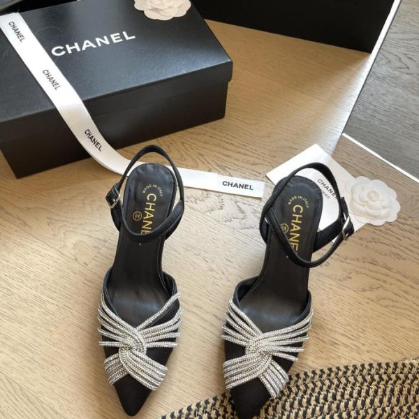 repliche,replica,perfette,siti di,affidabili,migliori siti,dove comprare,1:1,scarpe da ginnastica Chanel nuovi tacchi alti con strass incrociati