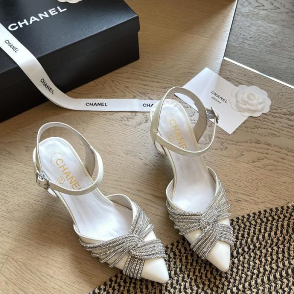 repliche,replica,perfette,siti di,affidabili,migliori siti,dove comprare,1:1,scarpe da ginnastica Chanel nuovi tacchi alti con strass incrociati