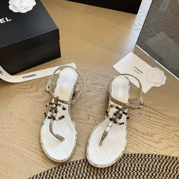 repliche,replica,perfette,siti di,affidabili,migliori siti,dove comprare,1:1,scarpe da ginnastica Chanel 24 sandali con tacco spesso con fibbia di diamanti primaverili ed estivi