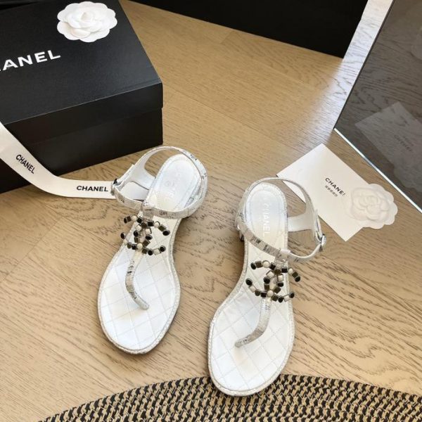 repliche,replica,perfette,siti di,affidabili,migliori siti,dove comprare,1:1,scarpe da ginnastica Chanel 24 sandali con tacco spesso con fibbia di diamanti primaverili ed estivi