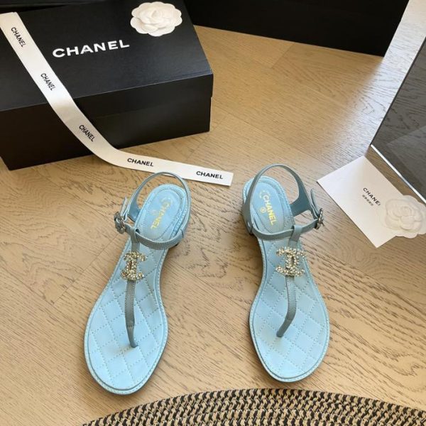 repliche,replica,perfette,siti di,affidabili,migliori siti,dove comprare,1:1,scarpe da ginnastica Chanel 24 sandali con tacco spesso con fibbia di diamanti primaverili ed estivi