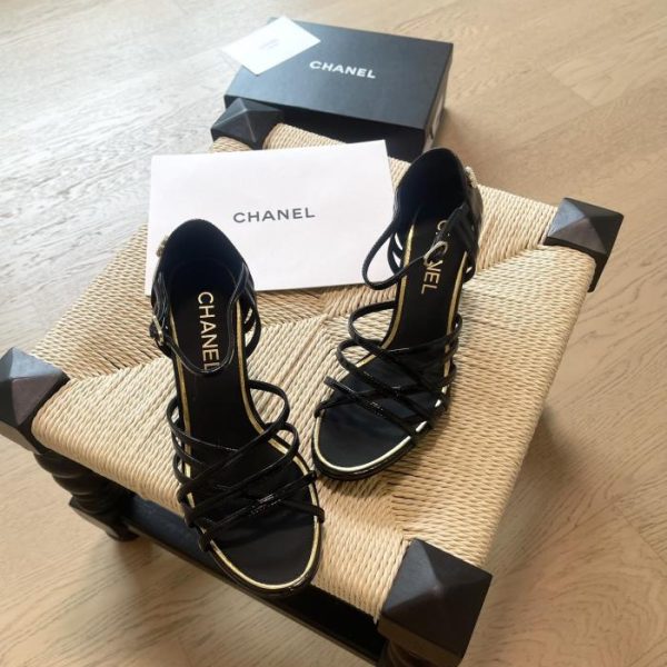 repliche,replica,perfette,siti di,affidabili,migliori siti,dove comprare,1:1,scarpe da ginnastica Chanel nuovi sandali con tacco alto di inizio primavera