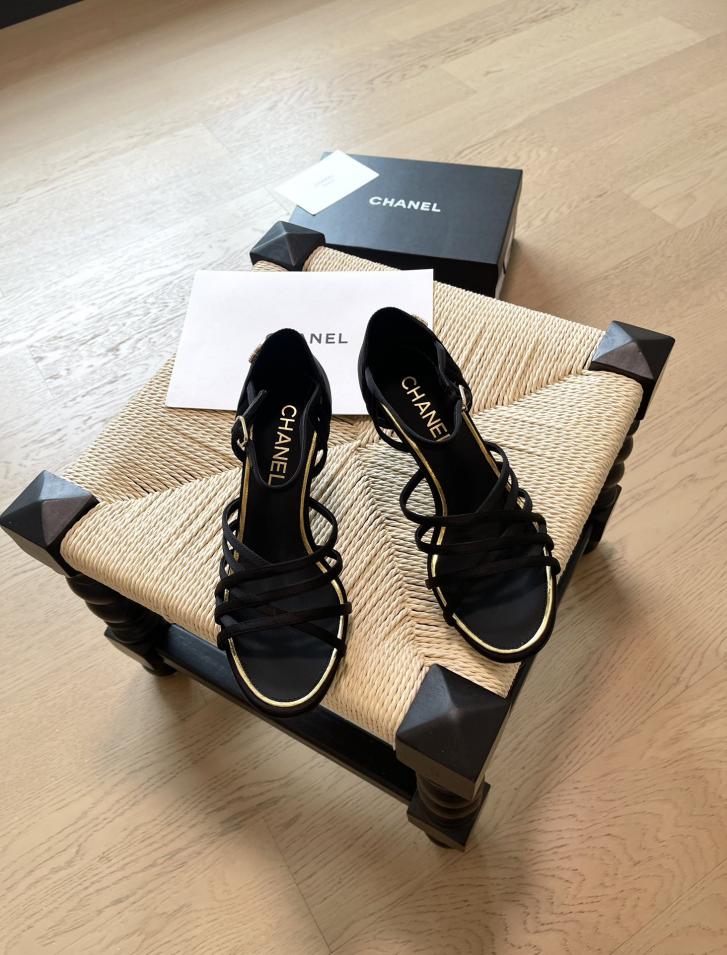 repliche,replica,perfette,siti di,affidabili,migliori siti,dove comprare,1:1,scarpe da ginnastica Chanel nuovi sandali con tacco alto di inizio primavera repliche,replica,perfette,siti di,affidabili,migliori siti,dove comprare,1:1,scarpe da ginnastica Chanel nuovi sandali con tacco alto di inizio primavera