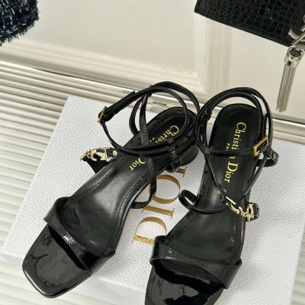 repliche,replica,perfette,siti di,affidabili,migliori siti,dove comprare,1:1,scarpe da ginnastica Dior24S nuovi sandali con tacco spesso abbinati a una linea primaverile ed estiva