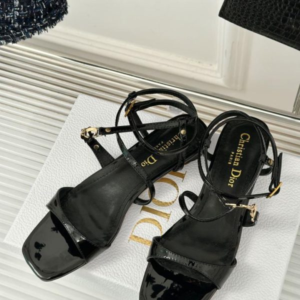 repliche,replica,perfette,siti di,affidabili,migliori siti,dove comprare,1:1,scarpe da ginnastica Dior24S nuovi sandali con tacco spesso abbinati a una linea primaverile ed estiva