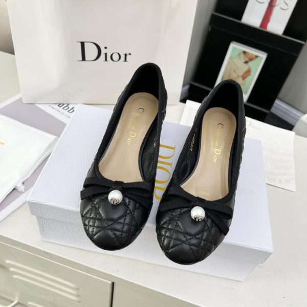 repliche,replica,perfette,siti di,affidabili,migliori siti,dove comprare,1:1,scarpe da ginnastica 2024 primavera ed estate nuove scarpe con perle con tacco medio