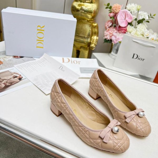 repliche,replica,perfette,siti di,affidabili,migliori siti,dove comprare,1:1,scarpe da ginnastica 2024 primavera ed estate nuove scarpe con perle con tacco medio