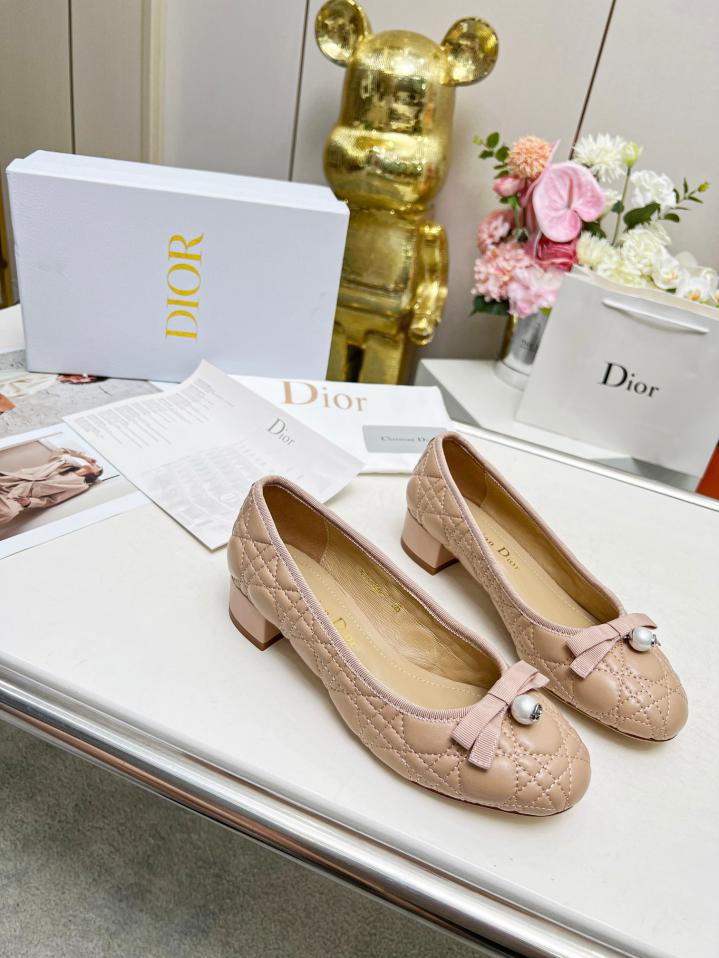 repliche,replica,perfette,siti di,affidabili,migliori siti,dove comprare,1:1,scarpe da ginnastica 2024 primavera ed estate nuove scarpe con perle con tacco medio