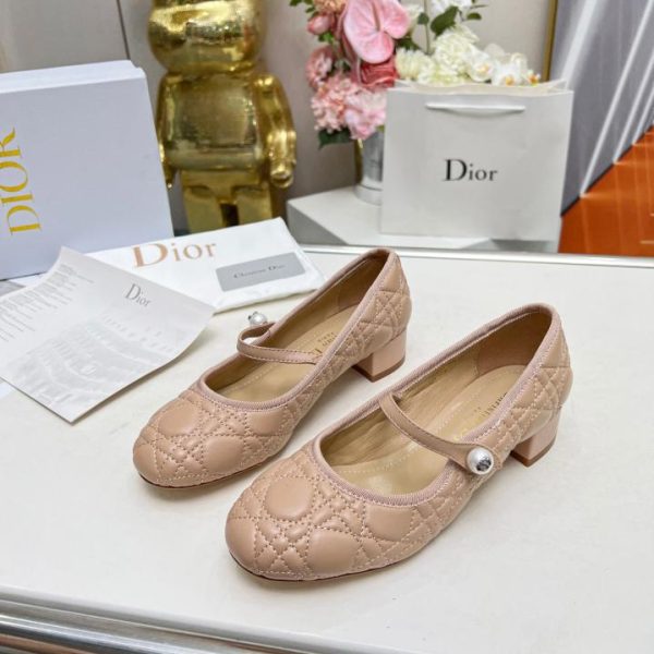 repliche,replica,perfette,siti di,affidabili,migliori siti,dove comprare,1:1,scarpe da ginnastica 2024 primavera ed estate nuove scarpe con perle con tacco medio