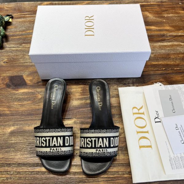 repliche,replica,perfette,siti di,affidabili,migliori siti,dove comprare,1:1,scarpe da ginnastica [Versione top] Serie Christian Dior/pantofole classiche ricamate
