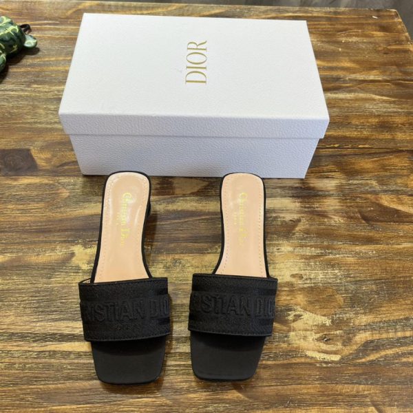 repliche,replica,perfette,siti di,affidabili,migliori siti,dove comprare,1:1,scarpe da ginnastica [Versione top] Serie Christian Dior/pantofole classiche ricamate