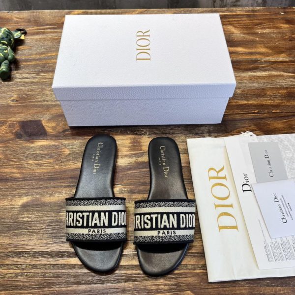 repliche,replica,perfette,siti di,affidabili,migliori siti,dove comprare,1:1,scarpe da ginnastica [Versione top] Serie Christian Dior/pantofole classiche ricamate