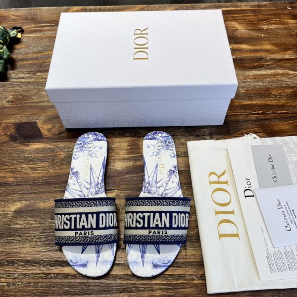 repliche,replica,perfette,siti di,affidabili,migliori siti,dove comprare,1:1,scarpe da ginnastica [Versione top] Serie Christian Dior/pantofole classiche ricamate