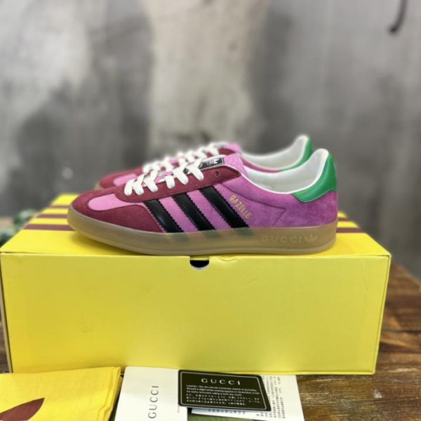 Versione top delle sneakers Gazelle congiunte adidas x Gucci